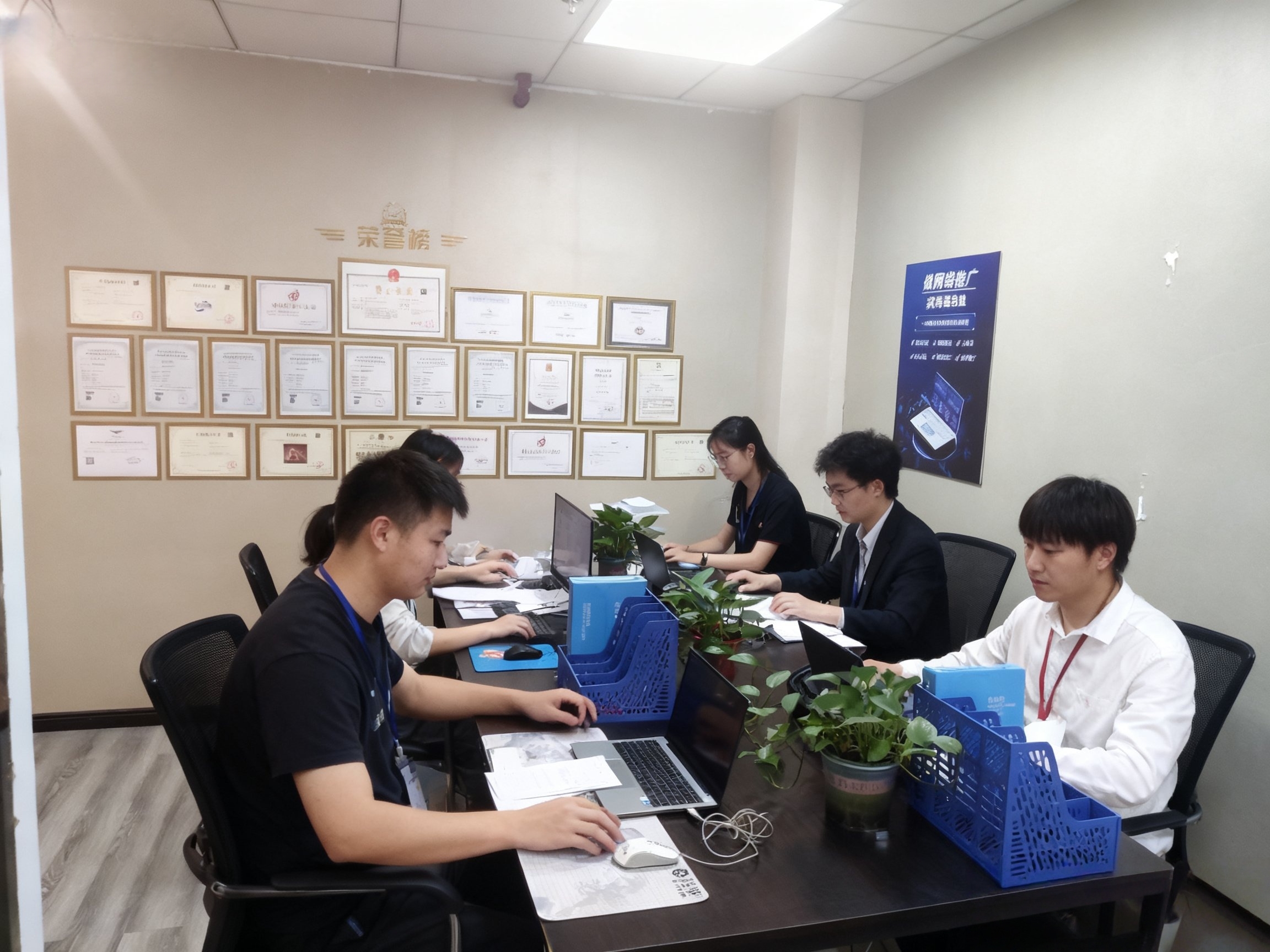 公司实拍图：团队办公环境与协作氛围